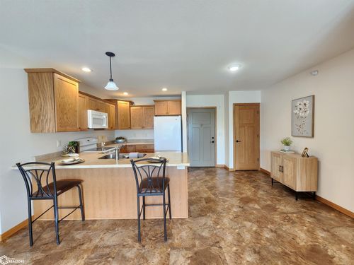 301-809 7th Ave N, Clear Lake, IA, 50428-1587 | Card Image