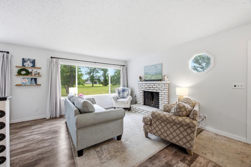 2328 Country Club Pkwy, Moorhead, MN, 56560-1414 | Card Image
