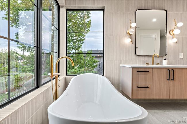 1238 S Saint Paul St, House other with 4 bedrooms, 6 bathrooms and 3 parking in Denver CO | Image 45