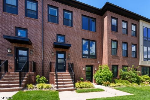 3 E Hartwick Dr, SKILLMAN, NJ, 08558-1840 | Card Image