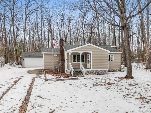 105 Black Squirrel Ct, Roscommon, MI, 48653-9324 | Card Image