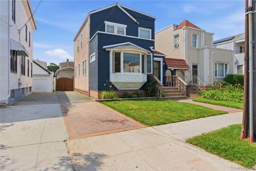 13720 233rd Street, New York, NY, 11422 | Card Image