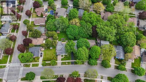 1588 Aldersbrook Rd, London, ON, N6G2Z3 | Card Image