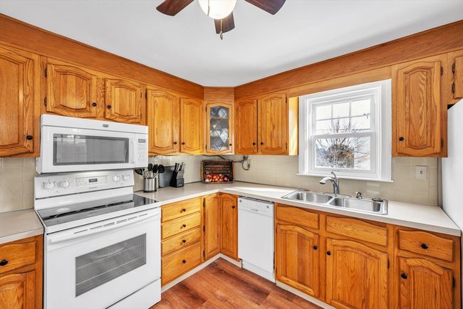 117 Vale St, House other with 3 bedrooms, 2 bathrooms and 4 parking in Worcester MA | Image 4