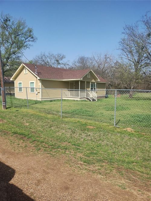 609 W Barton St, Calvert, TX, 77837-7532 | Card Image