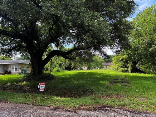 229 Nanlee St, La Marque, TX, 77568-6239 | Card Image