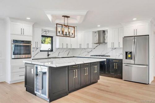 26 Fieldstone Dr, Syosset, NY, 11791-4103 | Card Image