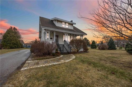 343 Gillard St, Wallaceburg, ON, N8A1N5 | Card Image