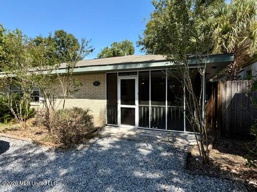 407 Saint John St, Bay Saint Louis, MS, 39520-3405 | Card Image