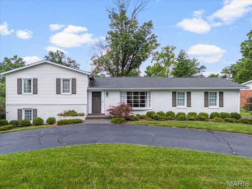 11944 Randy Dr, Creve Coeur, MO, 63141-6805 | Card Image