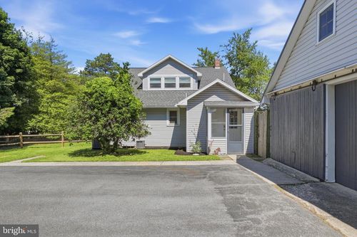 700 Harrisburg Pike, DILLSBURG, PA, 17019-1601 | Card Image