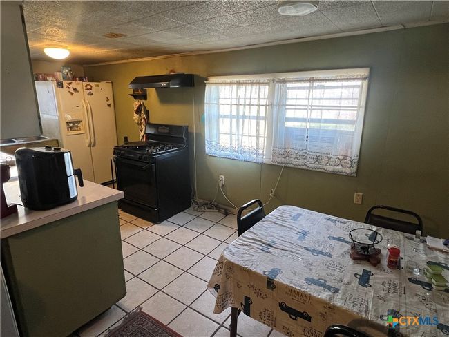 109 W Crockett St, House other with 4 bedrooms, 2 bathrooms and null parking in Giddings TX | Image 7