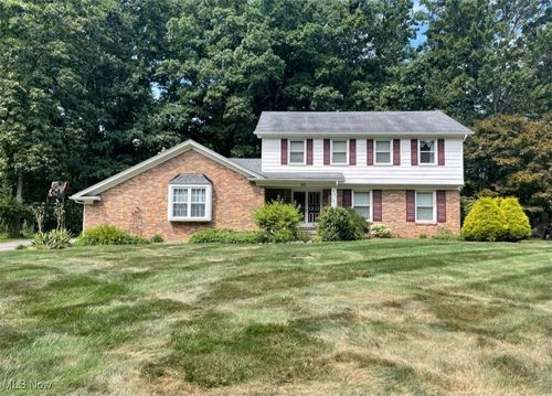 812 Squirrel Hill Dr, Boardman, OH, 44512-5340 | Card Image
