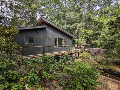 3739 Frigate Rd, House other with 2 bedrooms, 2 bathrooms and 5 parking in Pender Island BC | Image 2