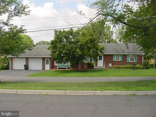 9318 Stuart Ave, MANASSAS, VA, 20110-2555 | Card Image