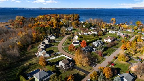 124 Pretty Rd, Colchester, VT, 05446-9608 | Card Image