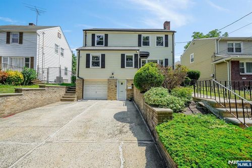 465 Lake St, Newark, NJ, 07104-1331 | Card Image