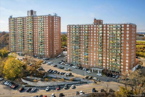 19l-1841 Central Park Ave, Yonkers, NY, 10710-2922 | Card Image