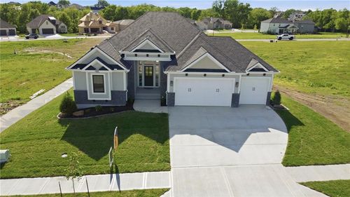 8734 N Farley Ave, Kansas City, MO, 64157-8687 | Card Image
