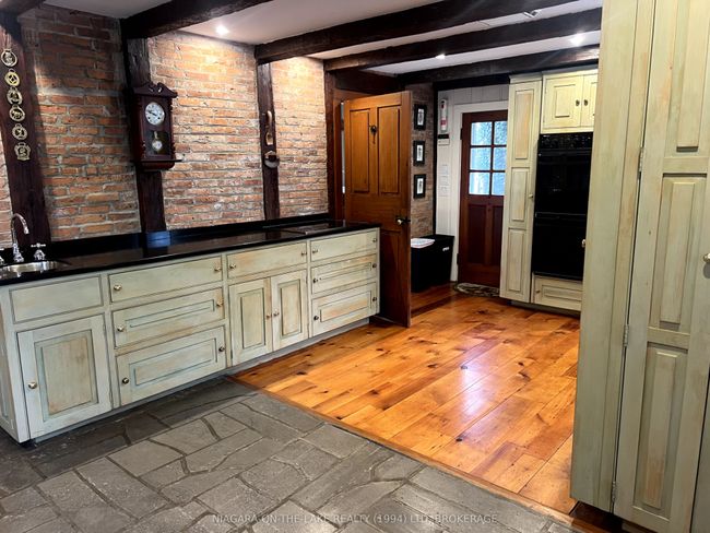 96 Johnson St, House other with 3 bedrooms, 3 bathrooms and 2 parking in Niagara on the Lake ON | Image 5