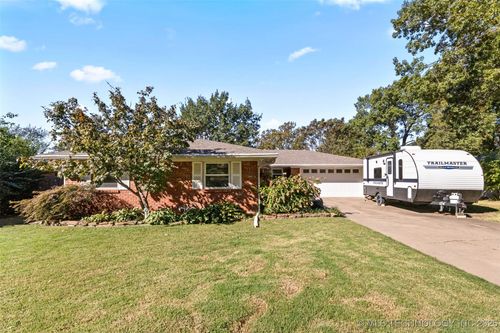 1401 Se Greystone Ave, Bartlesville, OK, 74006-5106 | Card Image