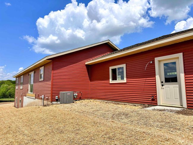 38069 Red Cedar Cir, Home with 3 bedrooms, 2 bathrooms and null parking in PRAIRIE DU CHIEN WI | Image 15