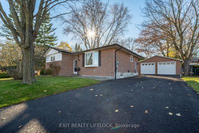 364 Cochrane Crt, House other with 3 bedrooms, 2 bathrooms and 8 parking in Port Perry ON | Image 2