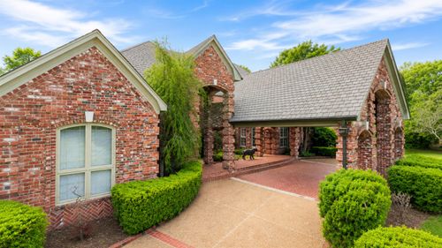 2745 Forest Hill Irene Rd, Germantown, TN, 38139-7817 | Card Image