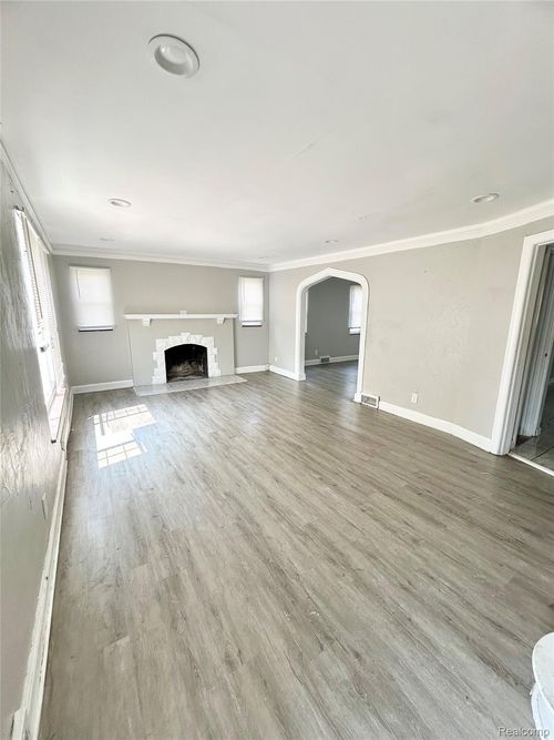 5574 Buckingham Ave, Detroit, MI, 48224-3255 | Card Image