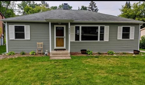 8606 Ramble Rd, Wonder Lake, IL, 60097-8402 | Card Image