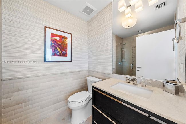 APT-2801 - 50 S Pointe Dr, Condo with 3 bedrooms, 4 bathrooms and null parking in Miami Beach FL | Image 21