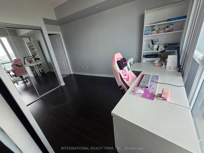 3404 - 386 Yonge St, Condo with 2 bedrooms, 2 bathrooms and null parking in Toronto ON | Image 6