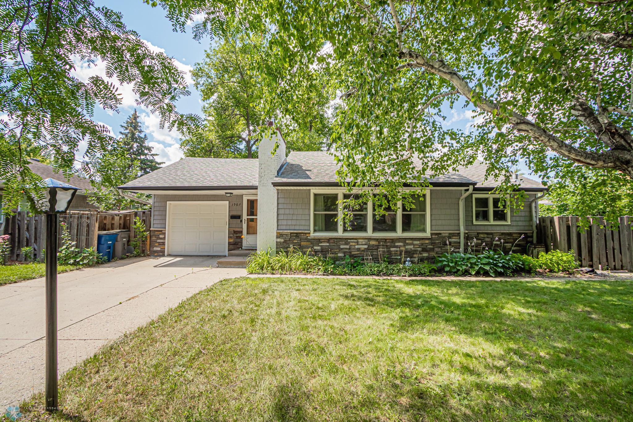 10th St, Moorhead, MN 56560