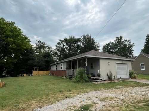 902 S Carnation Dr, Aurora, MO, 65605-2808 | Card Image