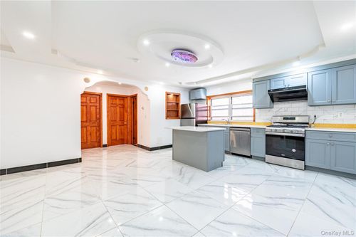 1318 Mace Ave, Bronx, NY, 10469-5615 | Card Image