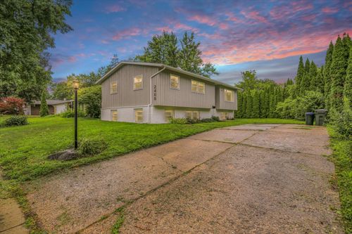 2408 Pond St, Urbana, IL, 61801-6933 | Card Image