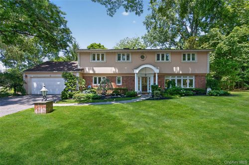 4 Waring Dr, Manhasset, NY, 11030-1226 | Card Image