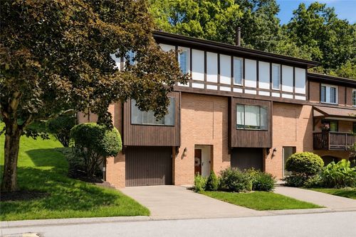 221 Thornberry Dr, Ross Twp, PA, 15237 | Card Image