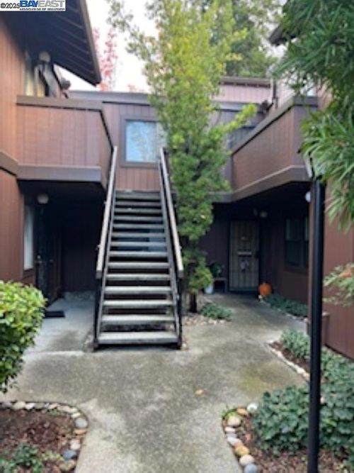 884 Camelback Pl, Pleasant Hill, CA, 94523-1225 | Card Image