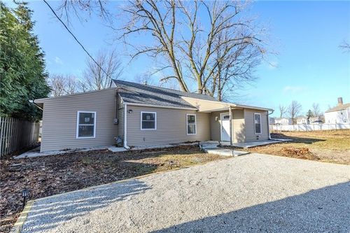 34469 Roberts Rd, Eastlake, OH, 44095-2151 | Card Image