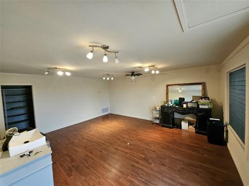 207 E 1st St, Granite, OK, 73547-9311 | Card Image