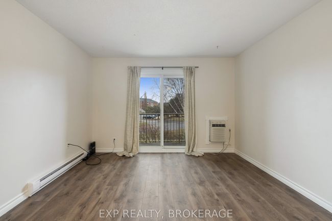 212 - 573 Armstrong Rd, Condo with 2 bedrooms, 1 bathrooms and 1 parking in Kingston ON | Image 5