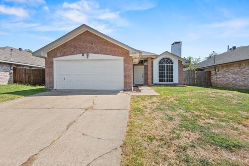 5209 Livermore Dr, Arlington, TX, 76017-6224 | Card Image