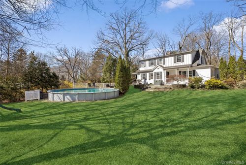 198 Pidgeon Hill Rd, Huntington Station, NY, 11746-4512 | Card Image