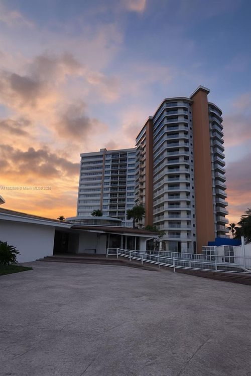 apt-704e-1351 Ne Miami Gardens Dr, Miami, FL, 33179-4774 | Card Image