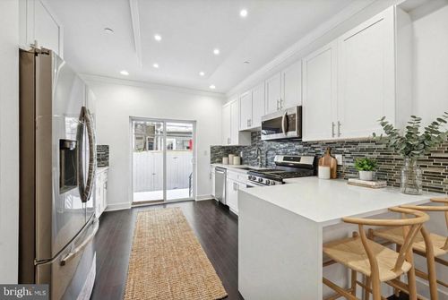 1327 S Hollywood St, PHILADELPHIA, PA, 19146-3623 | Card Image