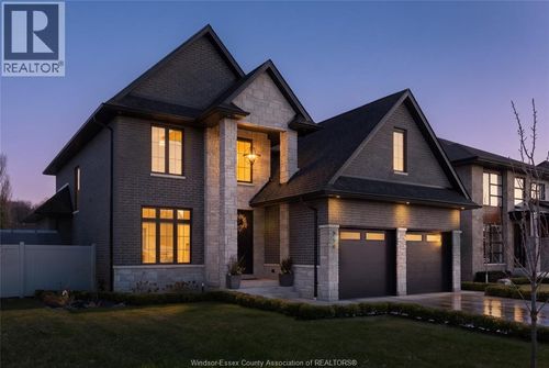 256 Xavier Circle, Lakeshore, ON, N0R1A0 | Card Image