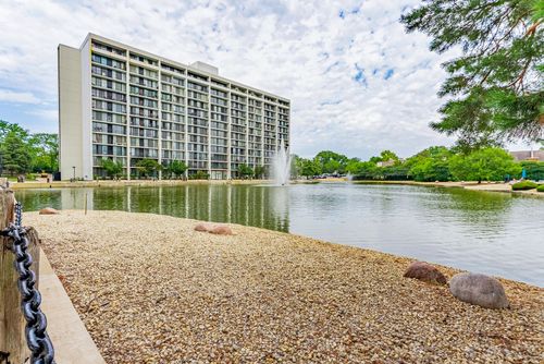 unit-704-2005 Finley Rd, Lombard, IL, 60148-4847 | Card Image