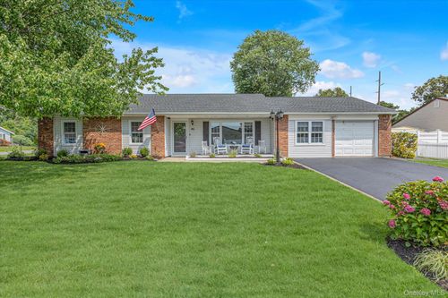 92 Sequoia Way, Holbrook, NY, 11741-5607 | Card Image