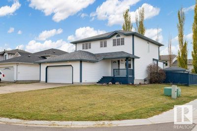 9213 97 Ave, House other with 3 bedrooms, 3 bathrooms and null parking in Morinville AB | Image 1